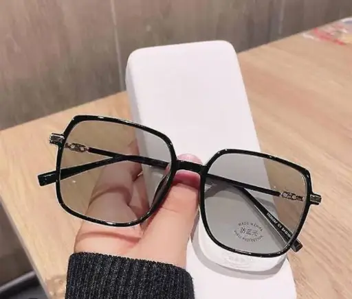 Photochromic glasses with grade anti radiation